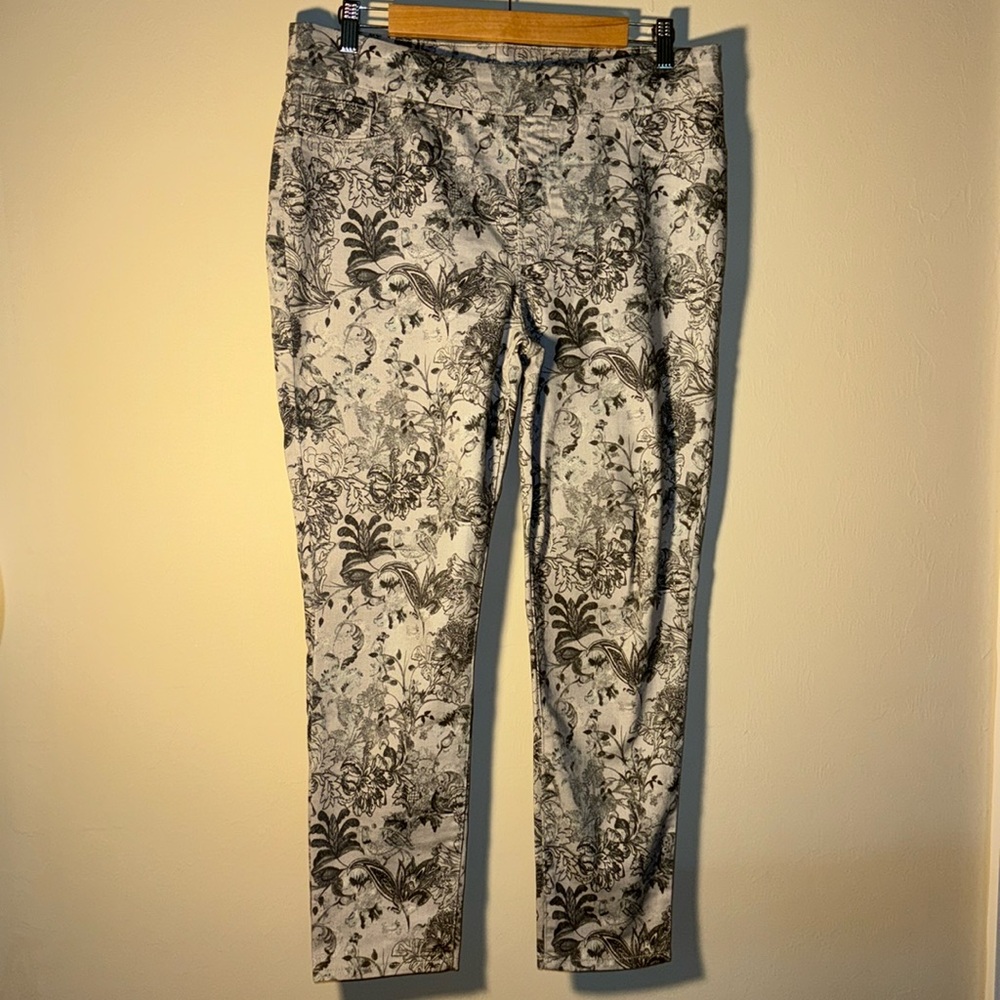 Chico’s Pull On Jegging Ankle Grey & Black Floral Size 10R/1.5